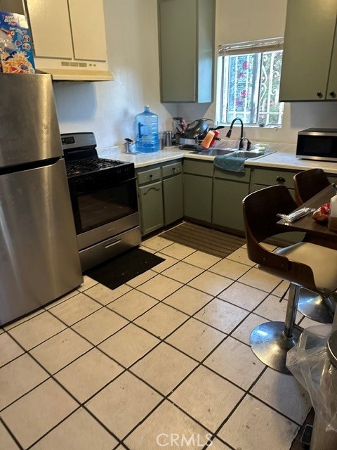 201 W Raymond Street, Compton CA: https://media.crmls.org/medias/8d676de4-9185-4331-b92e-38d36b04134a.jpg