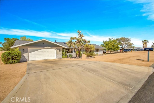 Detail Gallery Image 3 of 57 For 58943 Natoma Trl, Yucca Valley,  CA 92284 - 4 Beds | 2 Baths