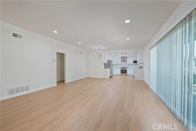 6335 Whitsett Avenue, Valley Glen CA: https://media.crmls.org/medias/8d6982bb-b805-400c-bf15-8ac8fdb0340e.jpg