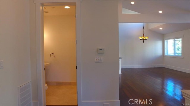 Detail Gallery Image 29 of 75 For 804 N Irena Ave #B,  Redondo Beach,  CA 90277 - 3 Beds | 2/1 Baths