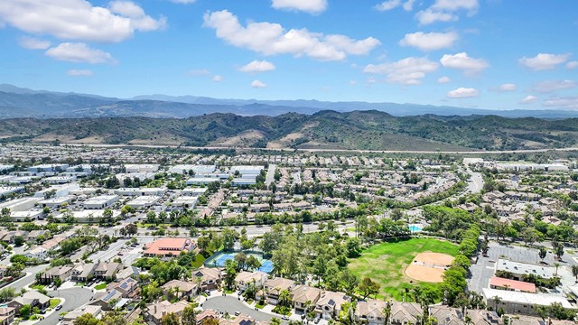 33 Segada, Rancho Santa Margarita CA: https://media.crmls.org/medias/8d69ee0c-2a33-4c5a-91d9-830a336396ea.jpg