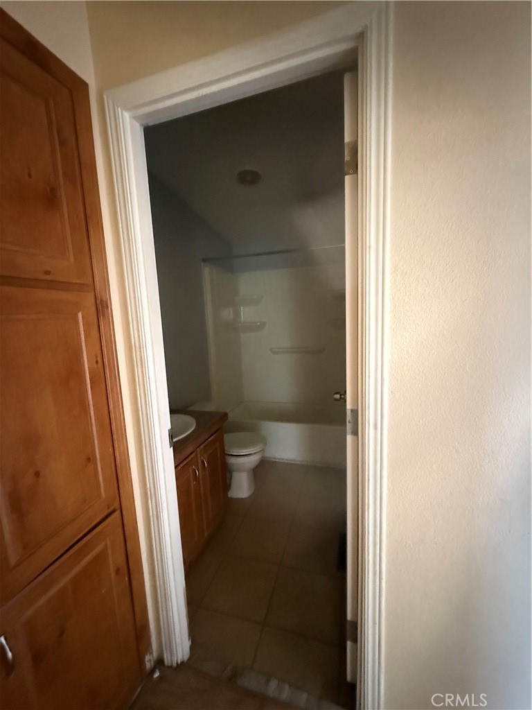 https://media.crmls.org/medias/8d6a3539-a15c-463a-9a1a-07cd7c6bc947.jpg?preset=X-Large