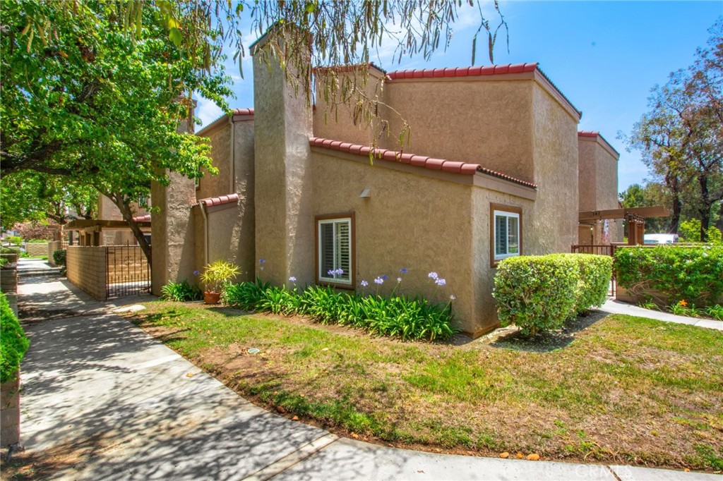 1413 Vista Grande #122