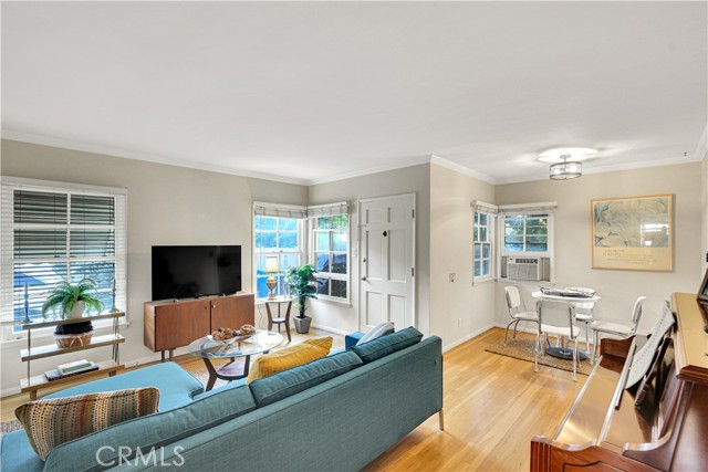 Detail Gallery Image 3 of 32 For 4270 Troost, Studio City,  CA 91604 - 2 Beds | 1 Baths