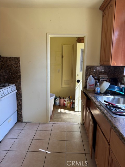 1229 E 89th Street, Los Angeles CA: https://media.crmls.org/medias/8d6b189c-5571-44d5-aafb-b621072c1c79.jpg
