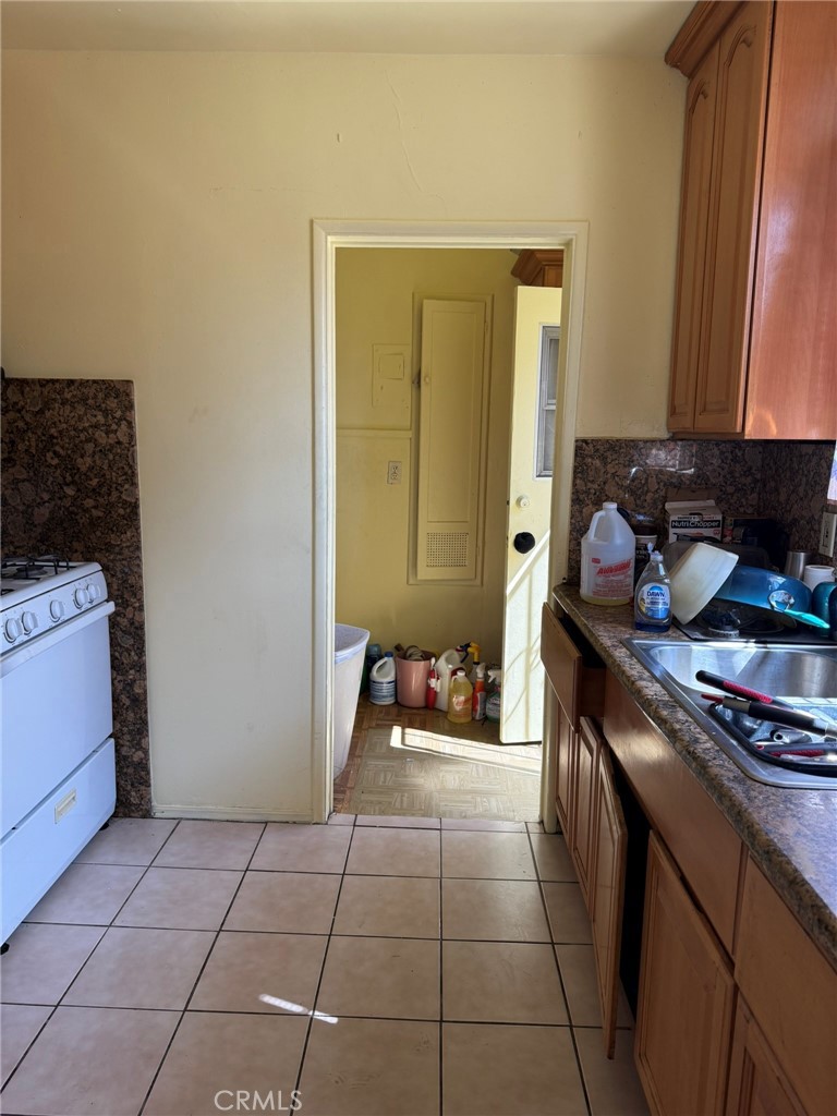 https://media.crmls.org/medias/8d6b189c-5571-44d5-aafb-b621072c1c79.jpg?preset=X-Large