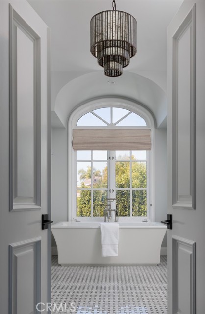 Detail Gallery Image 44 of 69 For 125 Kings Pl, Newport Beach,  CA 92663 - 5 Beds | 6/1 Baths