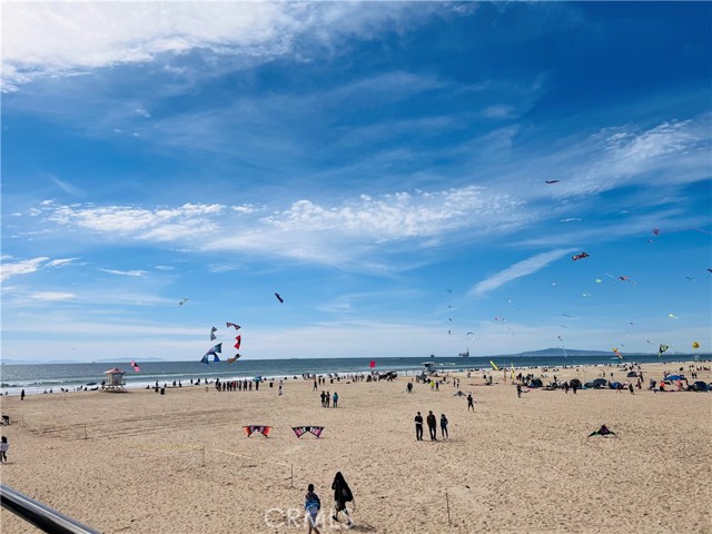 117 Alabama Street, Huntington Beach CA: https://media.crmls.org/medias/8d6b7a62-1442-493f-b8c8-2ac49a71d533.jpg