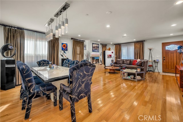 Detail Gallery Image 8 of 31 For 236 8th St, Seal Beach,  CA 90740 - 5 Beds | 5 Baths