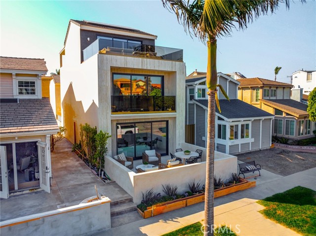 Detail Gallery Image 1 of 68 For 505 17th St, Huntington Beach,  CA 92648 - 3 Beds | 2/1 Baths