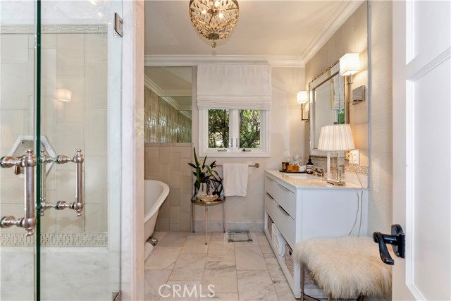 302 W Carter Avenue, Sierra Madre CA: https://media.crmls.org/medias/8d6c10c0-c0ec-47a1-9d19-e60d1e4b4d79.jpg