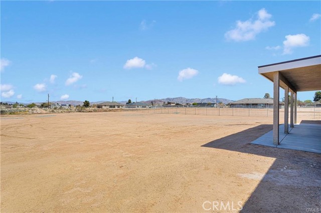 22530 Houston Street, Apple Valley CA: https://media.crmls.org/medias/8d6c3502-a15a-40c4-9cae-2c7cf5058d63.jpg