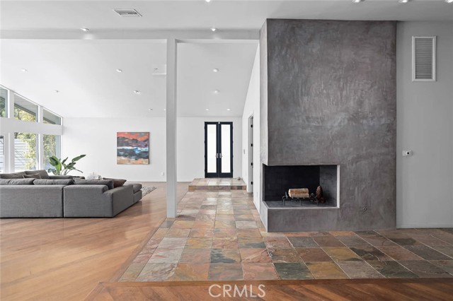 2420 Bowmont Drive, Beverly Hills CA: https://media.crmls.org/medias/8d6cbfcc-7033-472d-b777-cc24db11313c.jpg