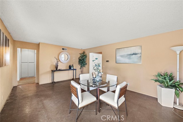 11551 Gladstone Circle, Fountain Valley CA: https://media.crmls.org/medias/8d6d6132-ebbc-4c91-86cc-ec940a6b1bc1.jpg