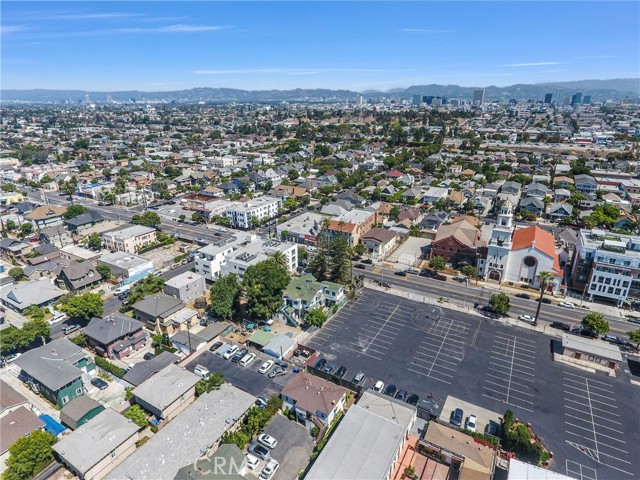 1470 W Adams Boulevard, Los Angeles CA: https://media.crmls.org/medias/8d6d8f92-3e92-4df7-8e20-d9e4727c38c9.jpg