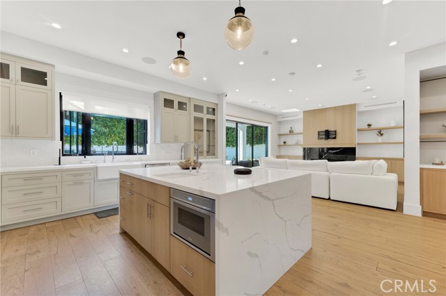 Detail Gallery Image 13 of 37 For 4919 Rhodes Ave, Valley Village,  CA 91607 - 5 Beds | 4/1 Baths