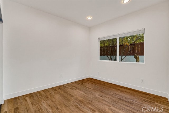 Detail Gallery Image 12 of 20 For 22136 Gilmore St, Woodland Hills,  CA 91303 - 3 Beds | 2/1 Baths