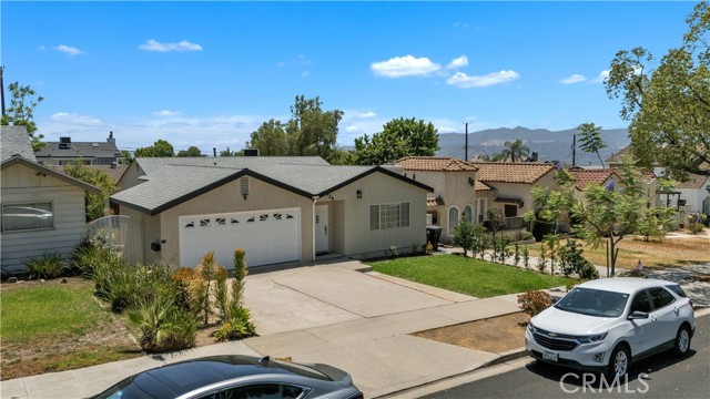 924 E Tujunga