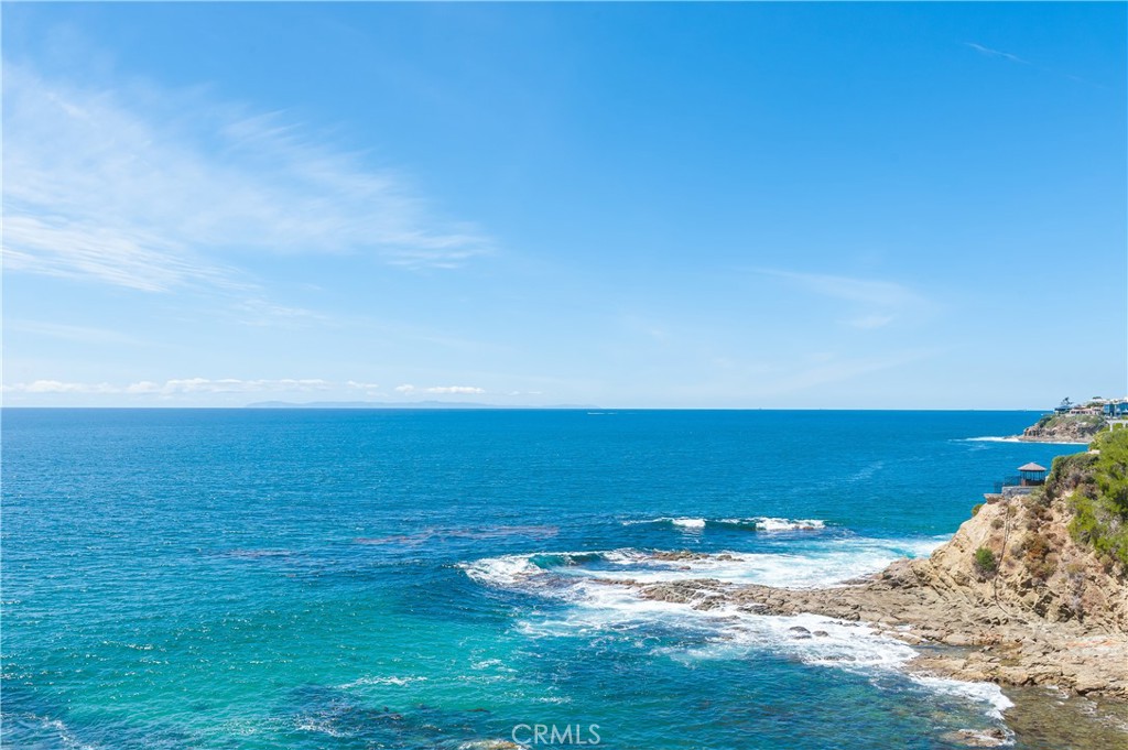 https://media.crmls.org/medias/8d6f37b5-39cd-4c99-a899-9bc4d2fbe7c0.jpg?preset=X-Large