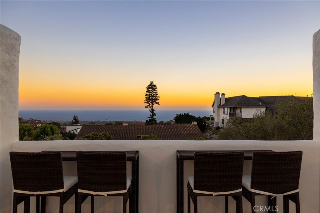 https://media.crmls.org/medias/8d6f543c-5c90-410b-814e-3e073e9f837d.jpg?preset=X-Large