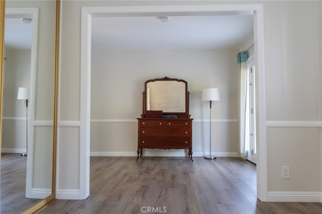 https://media.crmls.org/medias/8d6f7298-31be-43a0-b6ac-91575018d179.jpg?preset=X-Large