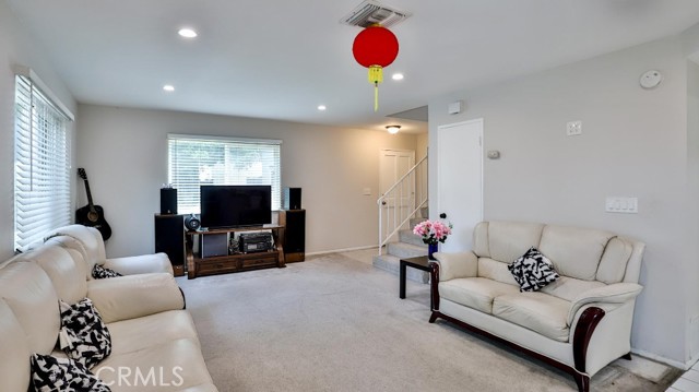 Detail Gallery Image 6 of 44 For 150 S Fairview St #9,  Santa Ana,  CA 92704 - 3 Beds | 2/1 Baths