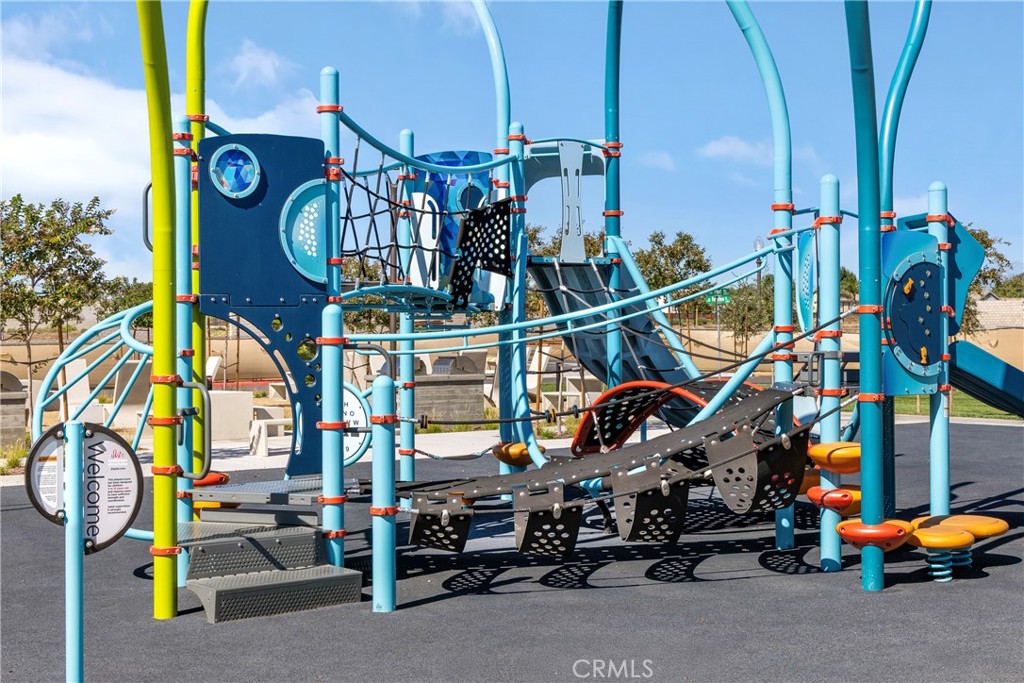 https://media.crmls.org/medias/8d6ff82c-8568-40d8-b80c-e94efa73bbc4.jpg?preset=X-Large