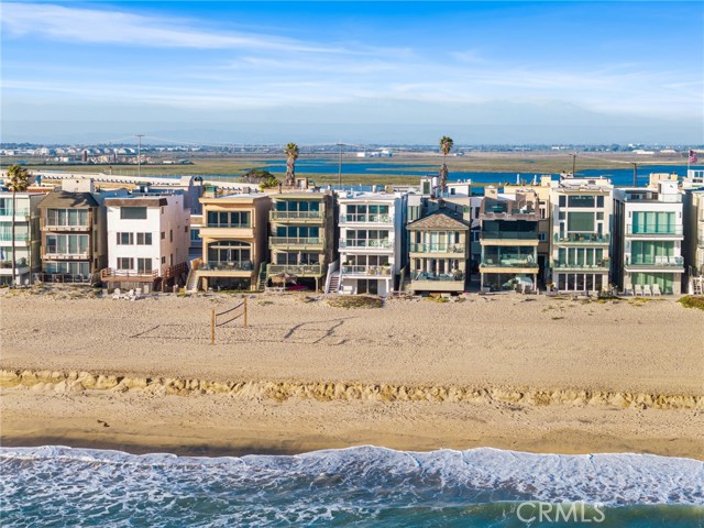 105 A Surfside Avenue, Surfside CA: https://media.crmls.org/medias/8d70742f-6bb8-4f70-b5e7-65321e99b913.jpg