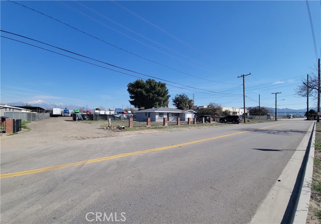 1245 S Washington Avenue, San Bernardino CA: https://media.crmls.org/medias/8d70eca7-5504-453a-b50a-d794e68cb557.jpg