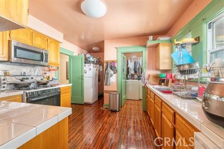 3025 Edgehill Drive, Los Angeles CA: https://media.crmls.org/medias/8d7111d1-1d42-4757-8980-6d29068513b3.jpg