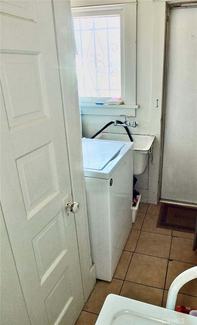 https://media.crmls.org/medias/8d723993-862c-43ad-ac5c-9f45e2f4e053.jpg?preset=X-Large