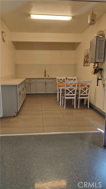 6956 Dublin Drive, Chino CA: https://media.crmls.org/medias/8d72c574-a879-420b-bc3b-eca76ccfb5eb.jpg