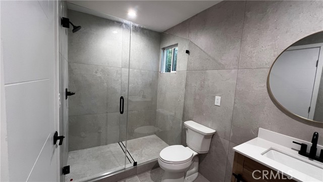 Detail Gallery Image 11 of 20 For 505 N Avon St, Burbank,  CA 91505 - 4 Beds | 2 Baths