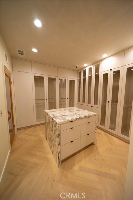 Detail Gallery Image 61 of 74 For 17437 Oak Creek Ct, Encino,  CA 91316 - 5 Beds | 5/1 Baths