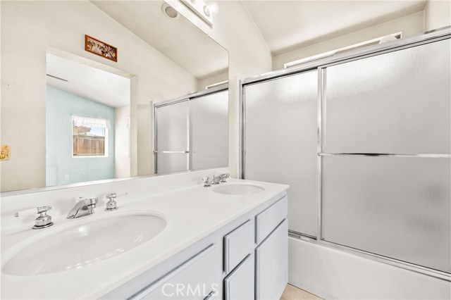 2755 Cambridge Avenue, Hemet CA: https://media.crmls.org/medias/8d73ec27-fd67-4383-9b6a-90e4718fc7c2.jpg