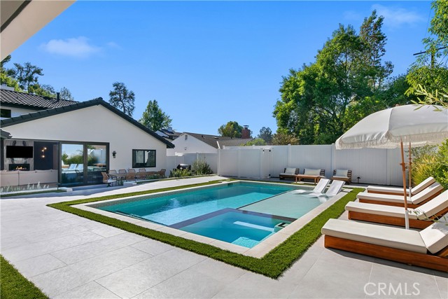 Detail Gallery Image 7 of 75 For 22269 Avenue San Luis, Woodland Hills,  CA 91364 - 5 Beds | 5/1 Baths