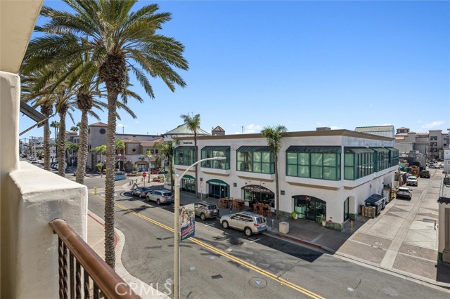 308 5th Street, Huntington Beach CA: https://media.crmls.org/medias/8d744e44-c6bd-4be2-b478-e09b18b0d95f.jpg