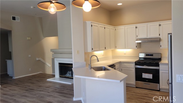 9 Camino Del Oro, Rancho Santa Margarita CA: https://media.crmls.org/medias/8d744ff4-413e-49d7-9447-14635b91d762.jpg