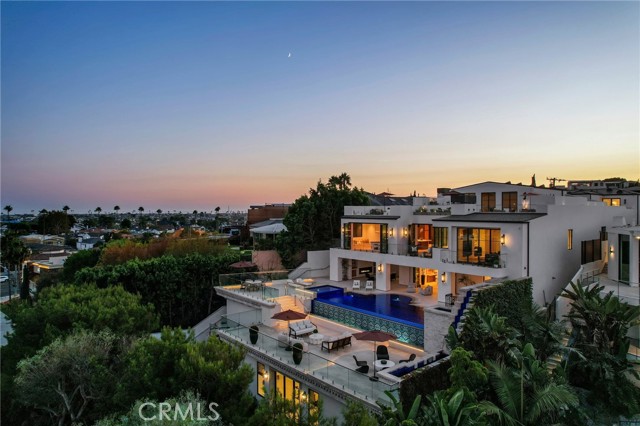 Detail Gallery Image 4 of 75 For 112 Kings Pl, Newport Beach,  CA 92663 - 6 Beds | 7/1 Baths