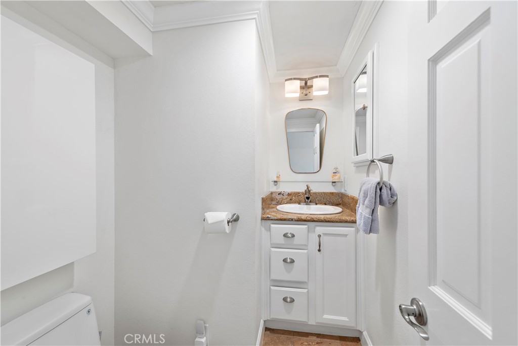 https://media.crmls.org/medias/8d750b7b-fd80-4a11-84cb-34a1822a6d91.jpg?preset=X-Large