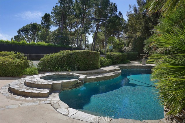 4219 Tarzana Estates Drive, Tarzana CA: https://media.crmls.org/medias/8d755e97-cf91-4b2e-8d3b-e4e29e877685.jpg