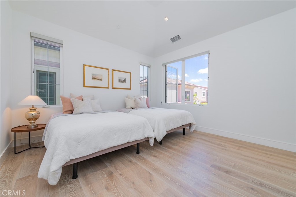 https://media.crmls.org/medias/8d758019-511f-4f0f-b07a-9dc0eb79123b.jpg?preset=X-Large