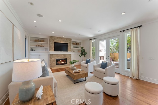 Detail Gallery Image 5 of 45 For 3201 4th Ave, Corona Del Mar,  CA 92625 - 3 Beds | 2/1 Baths