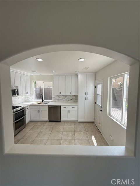 Detail Gallery Image 5 of 39 For 12 Poppyfield Ln, Rancho Santa Margarita,  CA 92688 - 3 Beds | 2/1 Baths