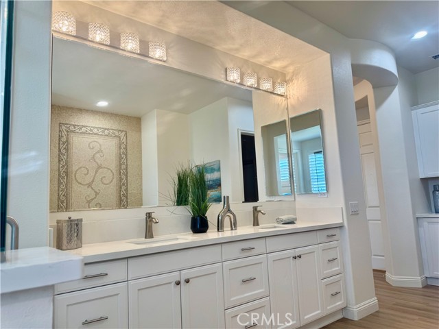 26480 Valley Oak Lane, Valencia CA: https://media.crmls.org/medias/8d76e64c-4c99-4b63-8282-29ca725ad046.jpg