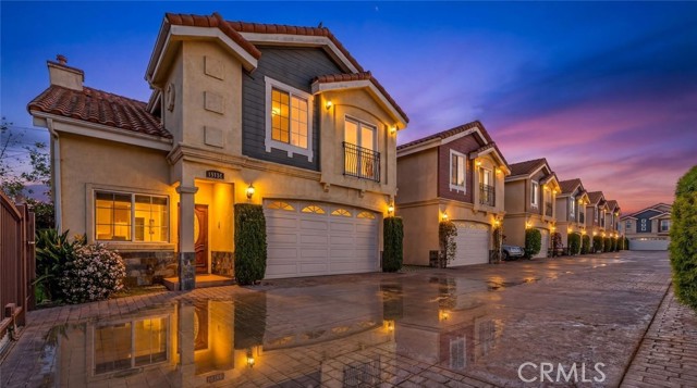 Detail Gallery Image 2 of 41 For 13769 13969 Cordary Ave, Hawthorne,  CA 90250 - 4 Beds | 2/1 Baths