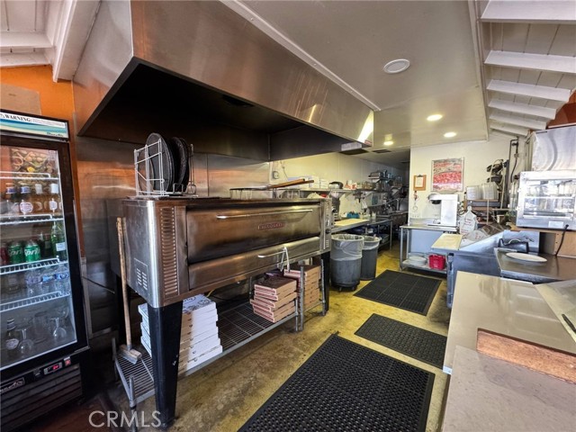 124 E Lincoln Ave, Orange CA: https://media.crmls.org/medias/8d770b84-88d0-40ad-8cad-43025d9113bd.jpg