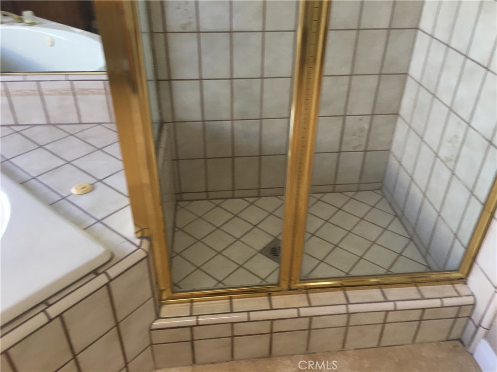 https://media.crmls.org/medias/8d772654-ee38-49c3-934e-e413791b91ea.jpg?preset=X-Large