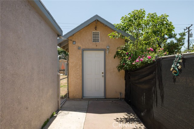 Detached laundry room