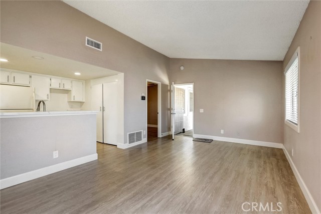 Detail Gallery Image 8 of 35 For 3642 Oak Creek Dr #D,  Ontario,  CA 91761 - 2 Beds | 2 Baths